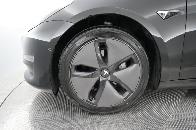 2018 Tesla Model 3 — photo 13 of 19