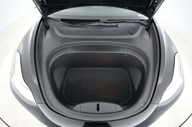 2018 Tesla Model 3 — photo 18 of 19