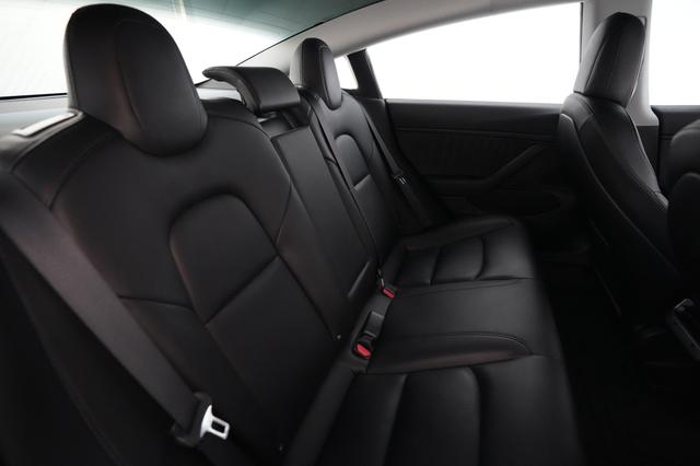 2018 Tesla Model 3 — photo 4 of 19