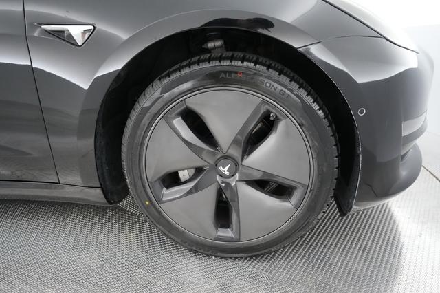 2018 Tesla Model 3 — photo 7 of 19