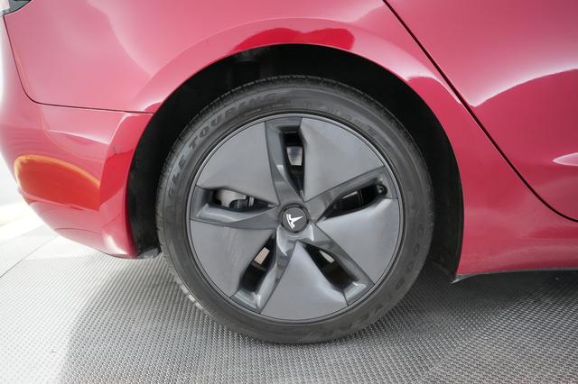 2018 Tesla Model 3 — photo 7 of 24