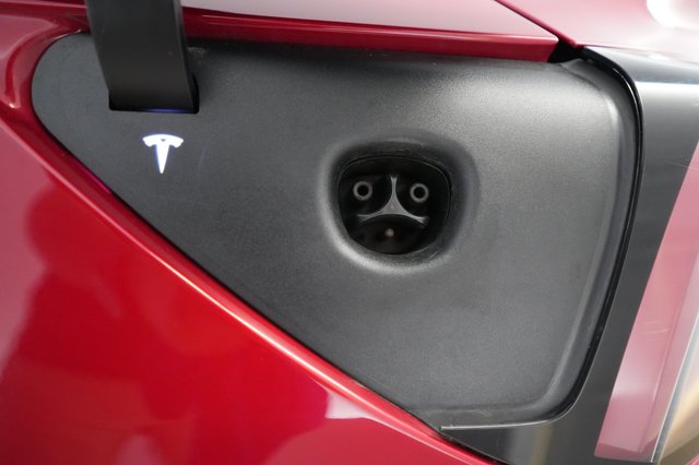 2018 Tesla Model 3 — photo 8 of 24