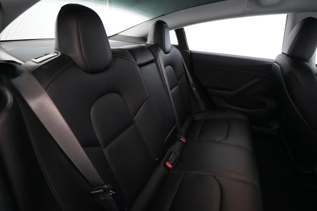 2018 Tesla Model 3 — photo 4 of 24