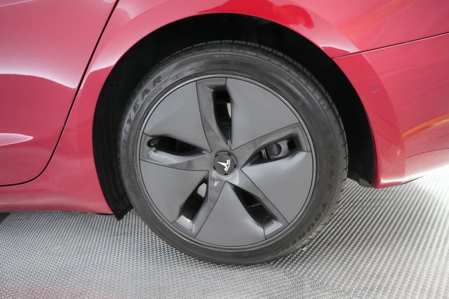 2018 Tesla Model 3 — photo 17 of 24