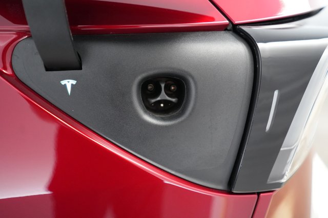 2026 Tesla Model Y — photo 8 of 21