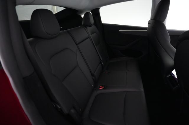2026 Tesla Model Y — photo 4 of 21
