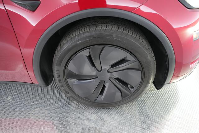 2026 Tesla Model Y — photo 7 of 21