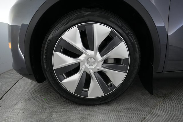 2023 Tesla Model Y — photo 15 of 30