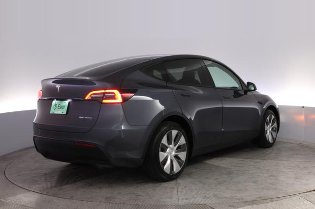 2023 Tesla Model Y — photo 2 of 30