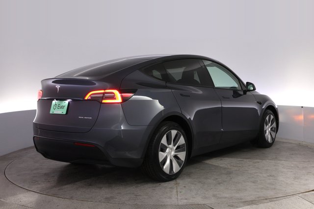 2023 Tesla Model Y — photo 2 of 30