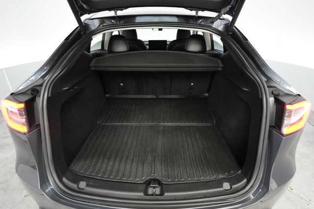 2023 Tesla Model Y — photo 6 of 30