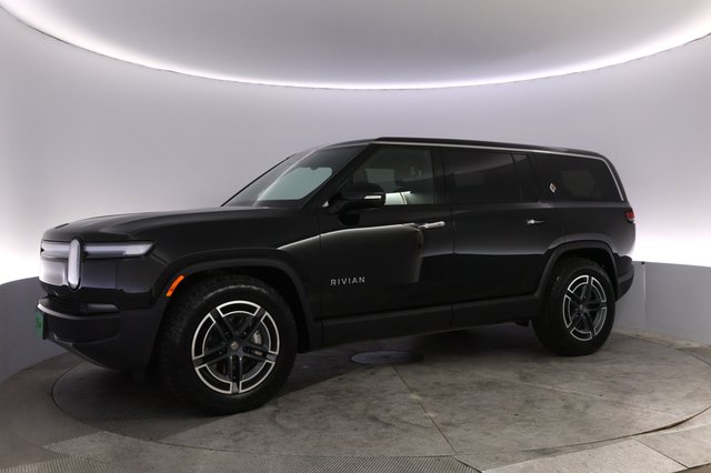 2025 Rivian R1S — photo 14 of 26