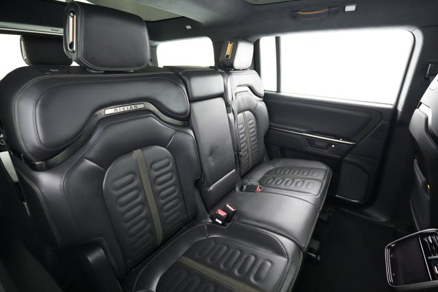 2025 Rivian R1S — photo 4 of 26