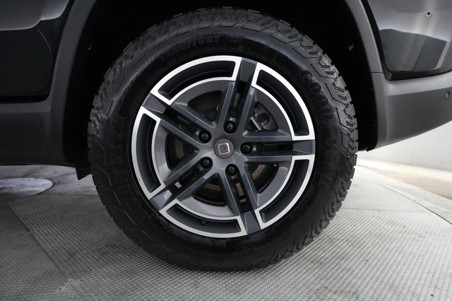 2025 Rivian R1S — photo 7 of 26