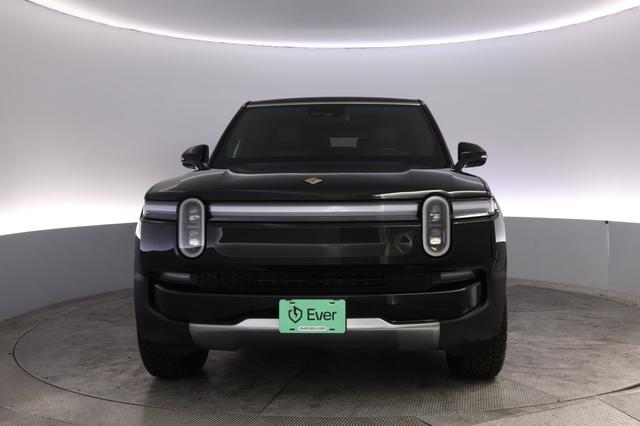 2025 Rivian R1S — photo 9 of 26