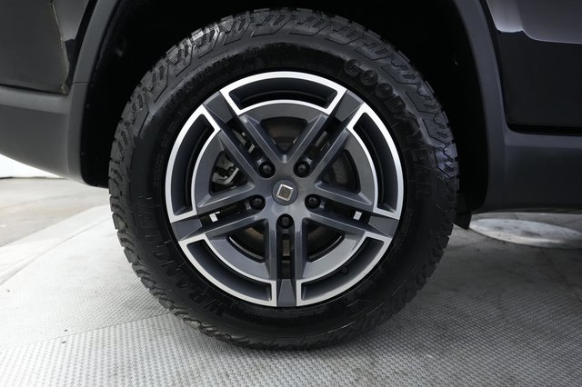 2025 Rivian R1S — photo 17 of 26