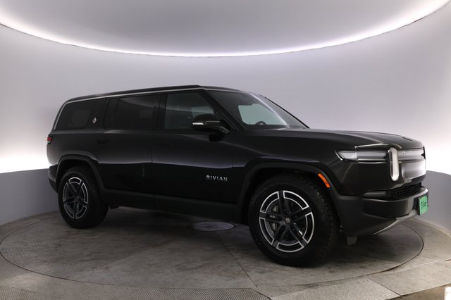 2025 Rivian R1S — photo 11 of 26