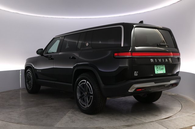 2025 Rivian R1S — photo 13 of 26