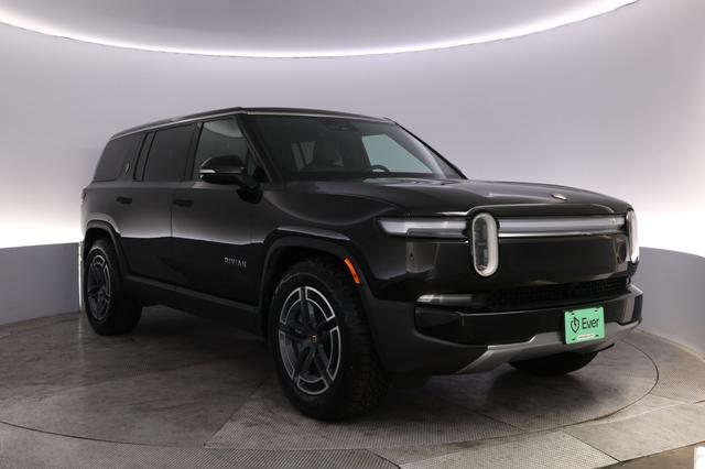 2025 Rivian R1S — photo 10 of 26