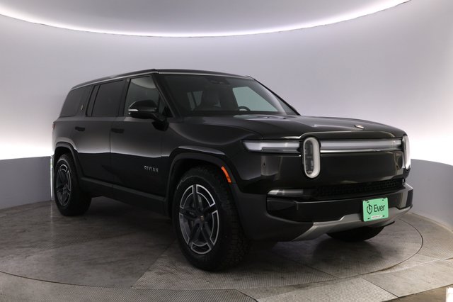 2025 Rivian R1S — photo 10 of 26