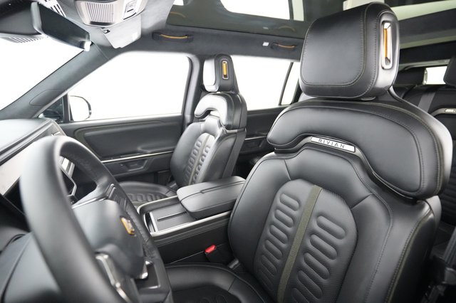 2025 Rivian R1S — photo 3 of 26
