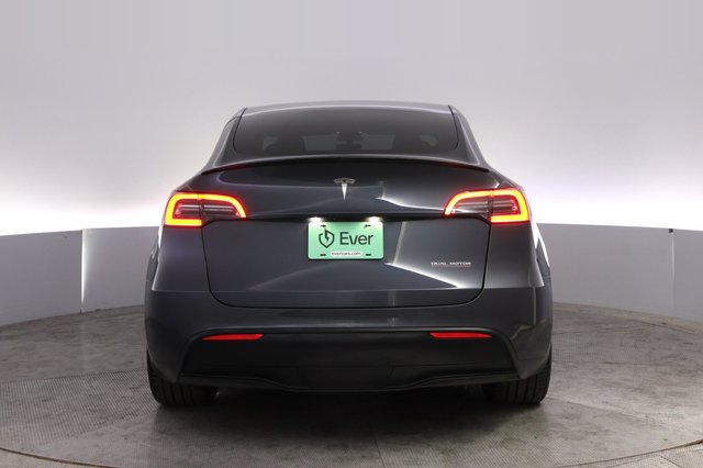 2023 Tesla Model Y — photo 12 of 26