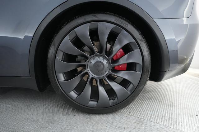 2023 Tesla Model Y — photo 7 of 26