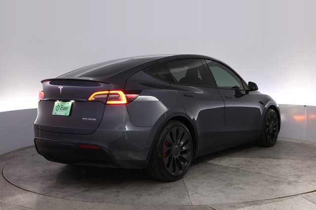 2023 Tesla Model Y — photo 2 of 26