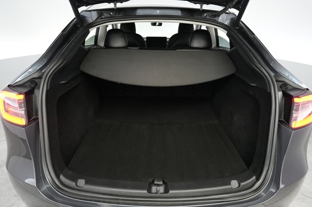 2023 Tesla Model Y — photo 6 of 26