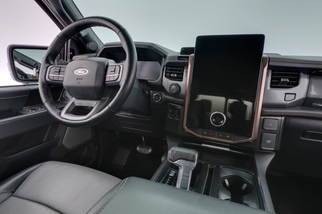 2022 Ford F-150 Lightning — photo 14 of 17