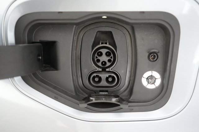 2022 Ford F-150 Lightning — photo 8 of 17