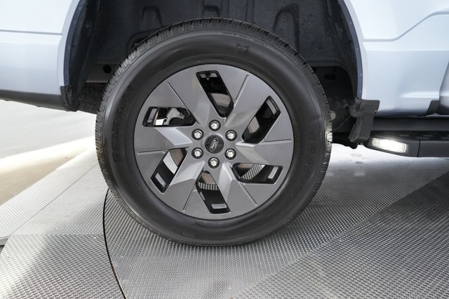 2022 Ford F-150 Lightning — photo 10 of 17