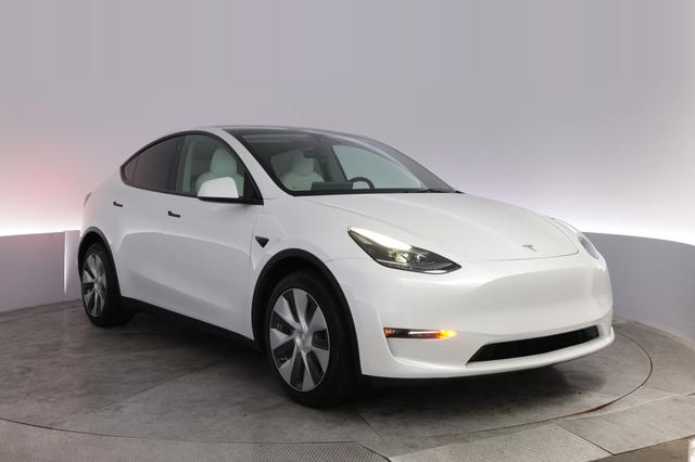 2023 Tesla Model Y — photo 10 of 30