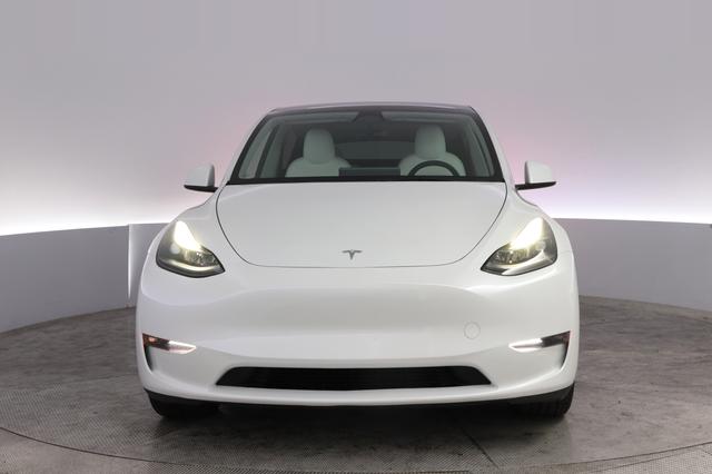2023 Tesla Model Y — photo 9 of 30