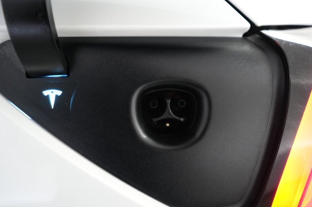 2023 Tesla Model Y — photo 8 of 30