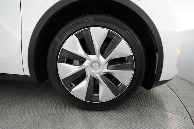 2023 Tesla Model Y — photo 16 of 30