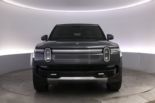 2025 Rivian R1S — photo 9 of 30
