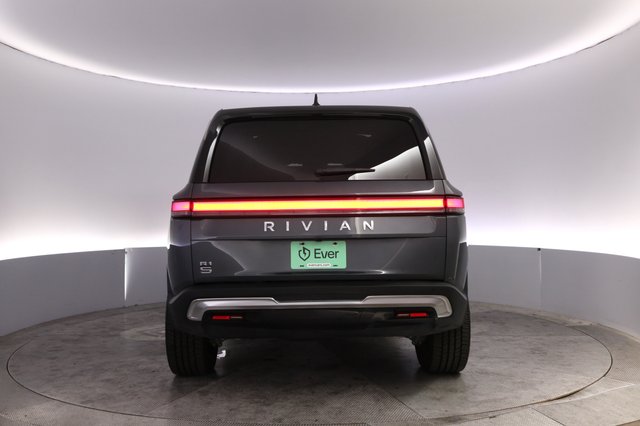 2025 Rivian R1S — photo 12 of 30