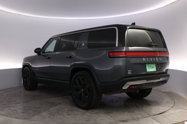 2025 Rivian R1S — photo 13 of 30
