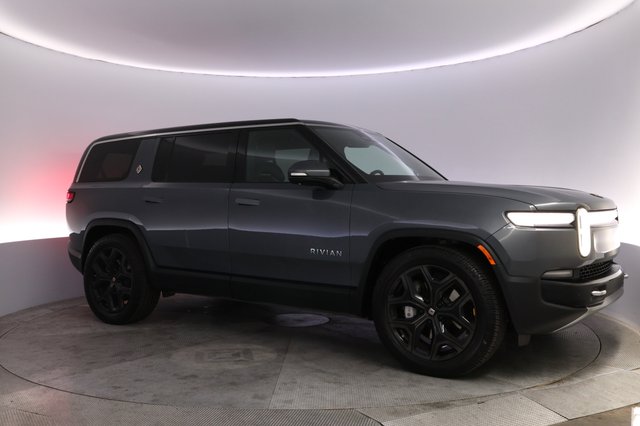 2025 Rivian R1S — photo 11 of 30