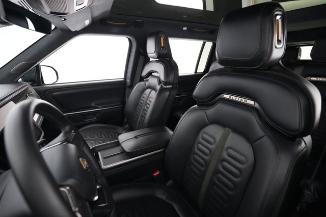 2025 Rivian R1S — photo 3 of 30