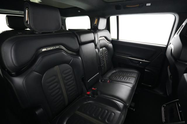 2025 Rivian R1S — photo 4 of 30
