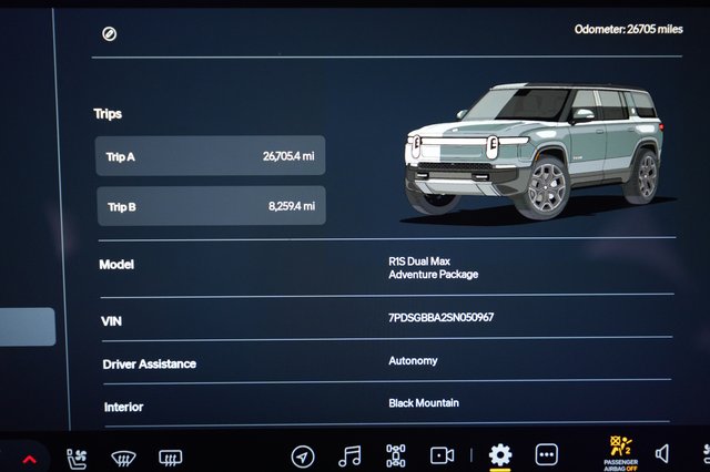 2025 Rivian R1S — photo 5 of 30