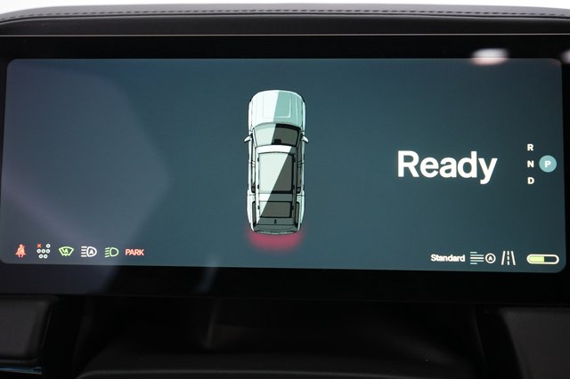 2025 Rivian R1S — photo 24 of 30