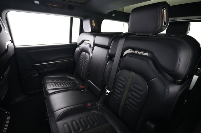 2025 Rivian R1S — photo 19 of 30