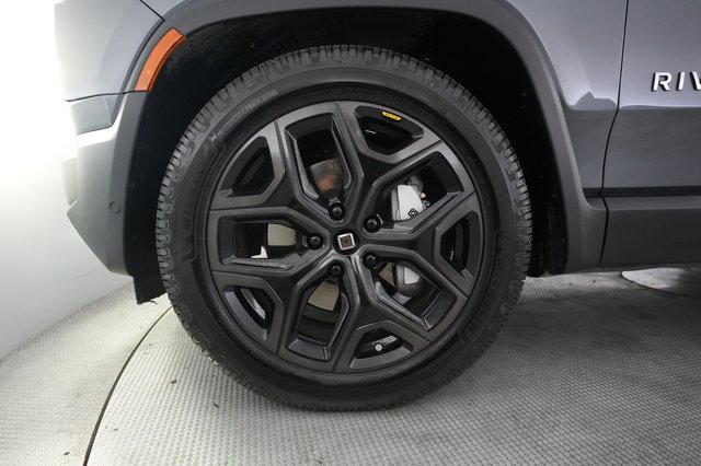 2025 Rivian R1S — photo 15 of 30