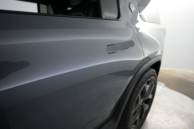 2025 Rivian R1S — photo 29 of 30