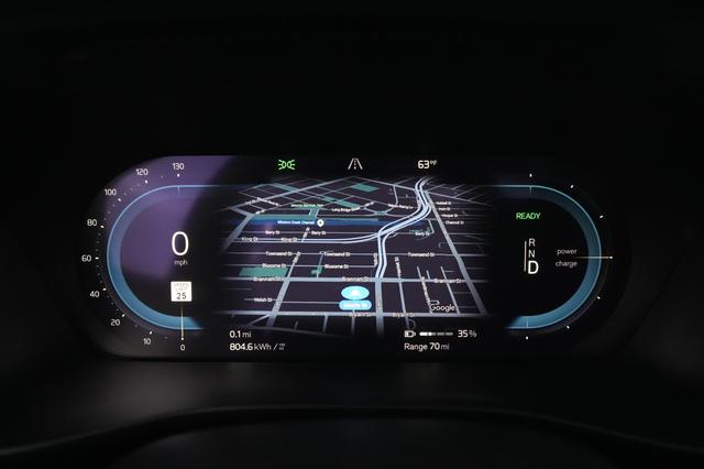 2023 Volvo XC40 Recharge — photo 5 of 32