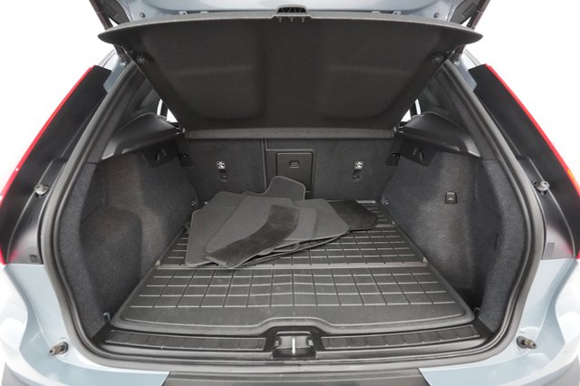 2023 Volvo XC40 Recharge — photo 23 of 32