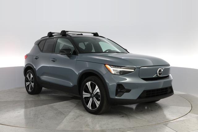 2023 Volvo XC40 Recharge — photo 8 of 32